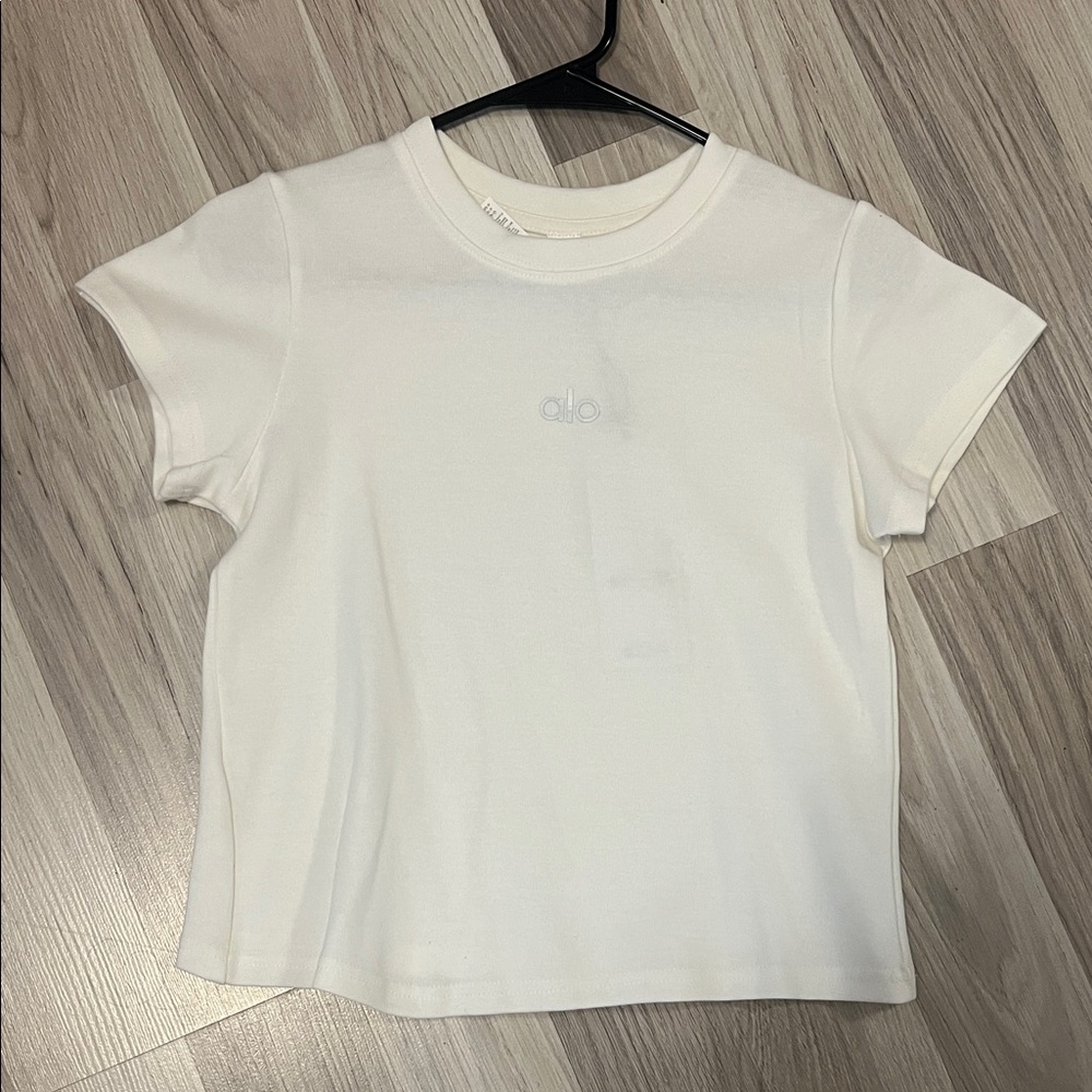 ALO Yoga Cream Crew Neck Tee